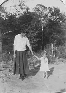 Mary Etter Quarles & a young Beatrice Quarles.