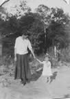 Mary Etter Quarles & a young Beatrice Quarles. (12kb)